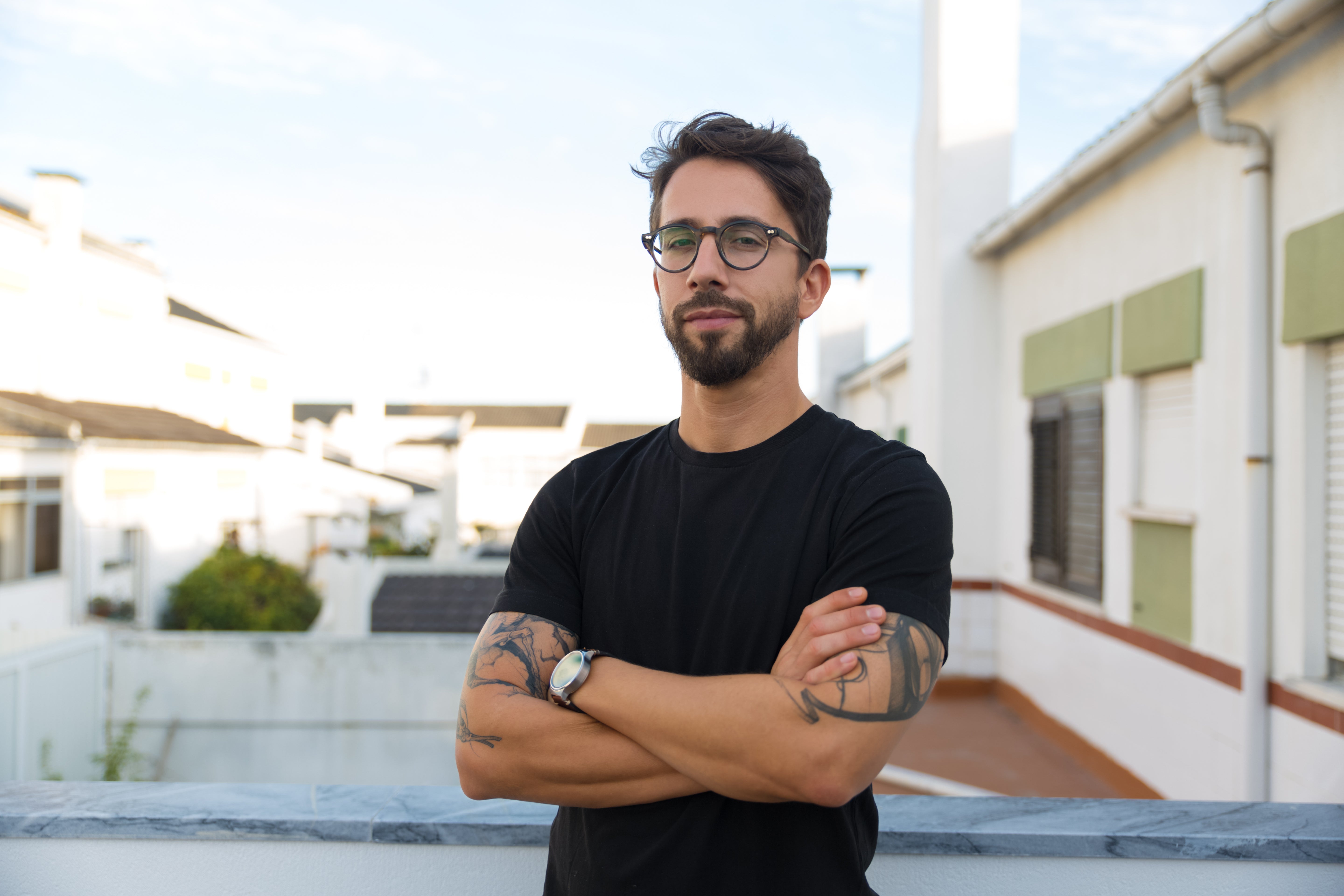 files/confident-stylish-guy-with-tattoos-posing-apartment-balcony.jpg